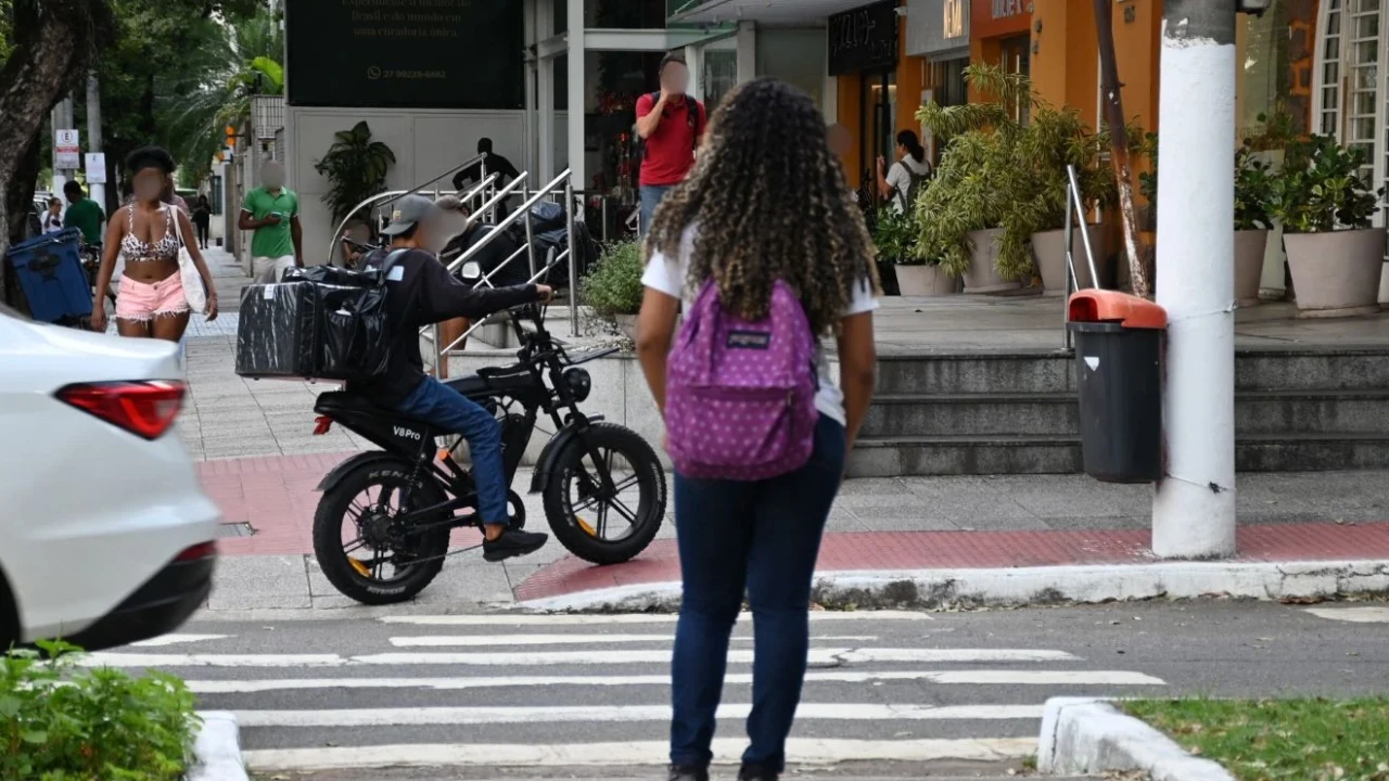 Bicicleta elétrica pode andar na calçada