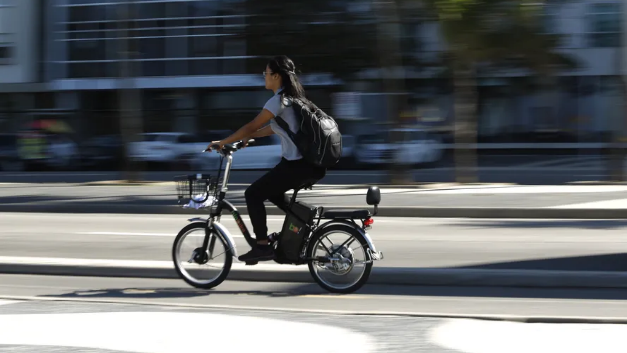 Bicicleta elétrica pode andar na ciclovia? Depende de um detalhe